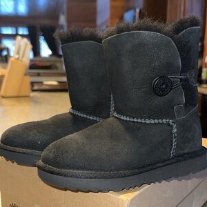 UGG Black T Bailey Button II Short Boot